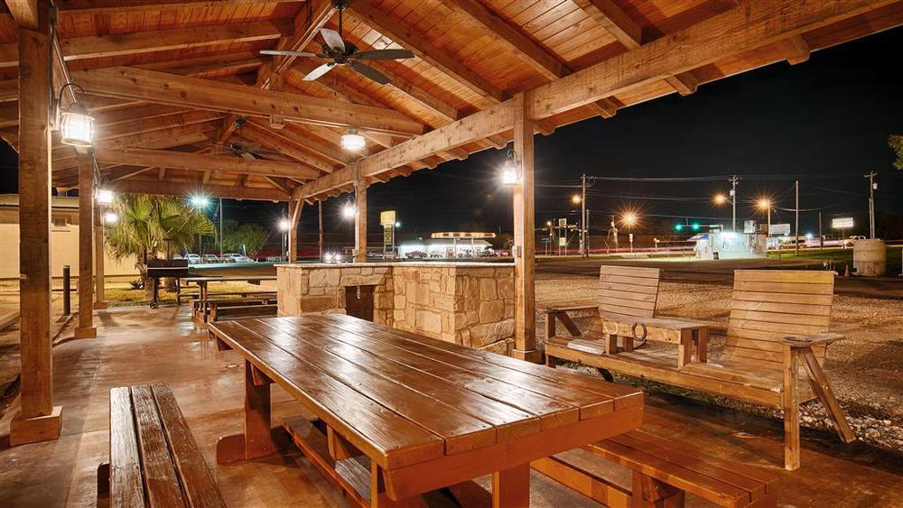 Days Inn By Wyndham Round Rock Esterno foto