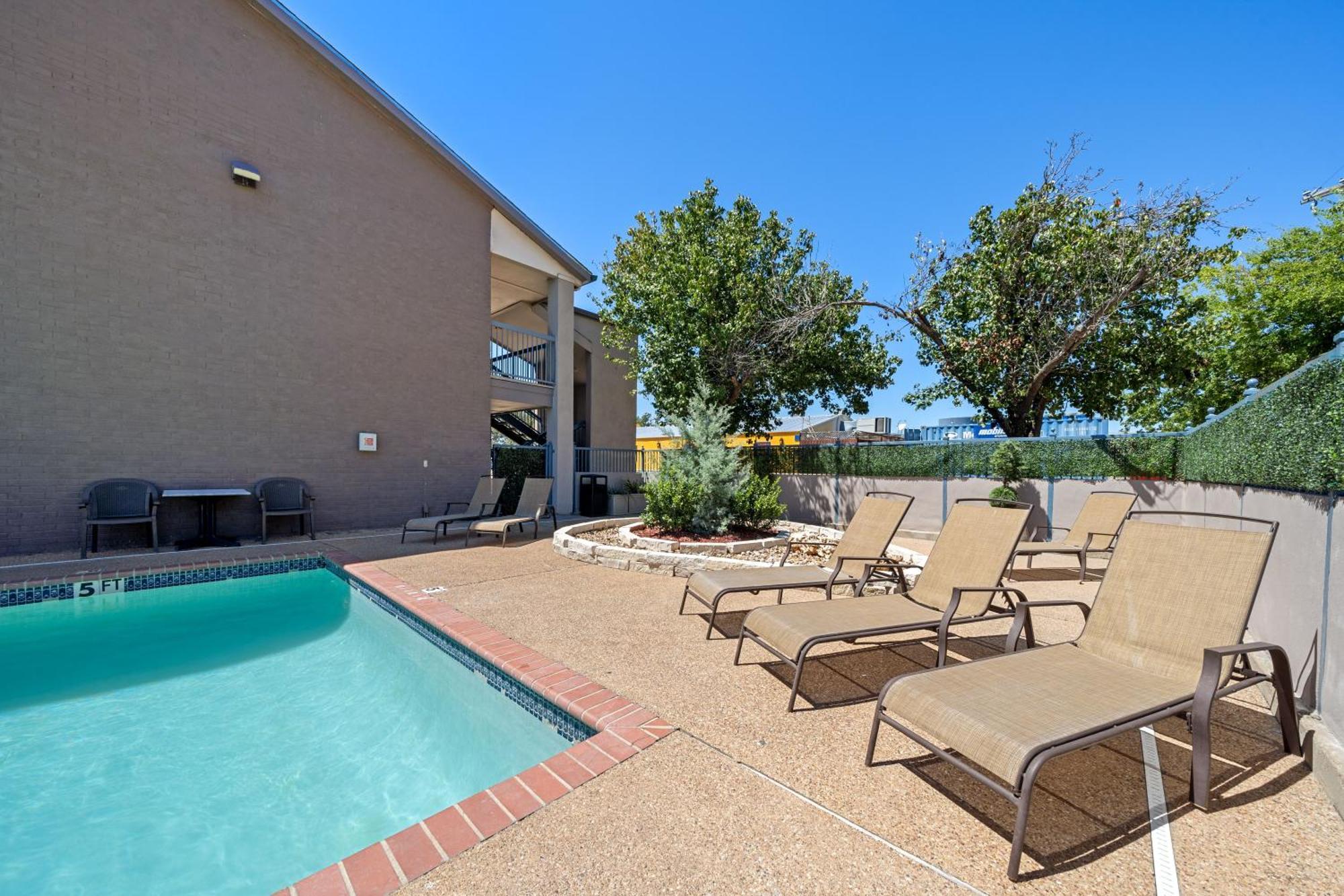 Days Inn By Wyndham Round Rock Esterno foto
