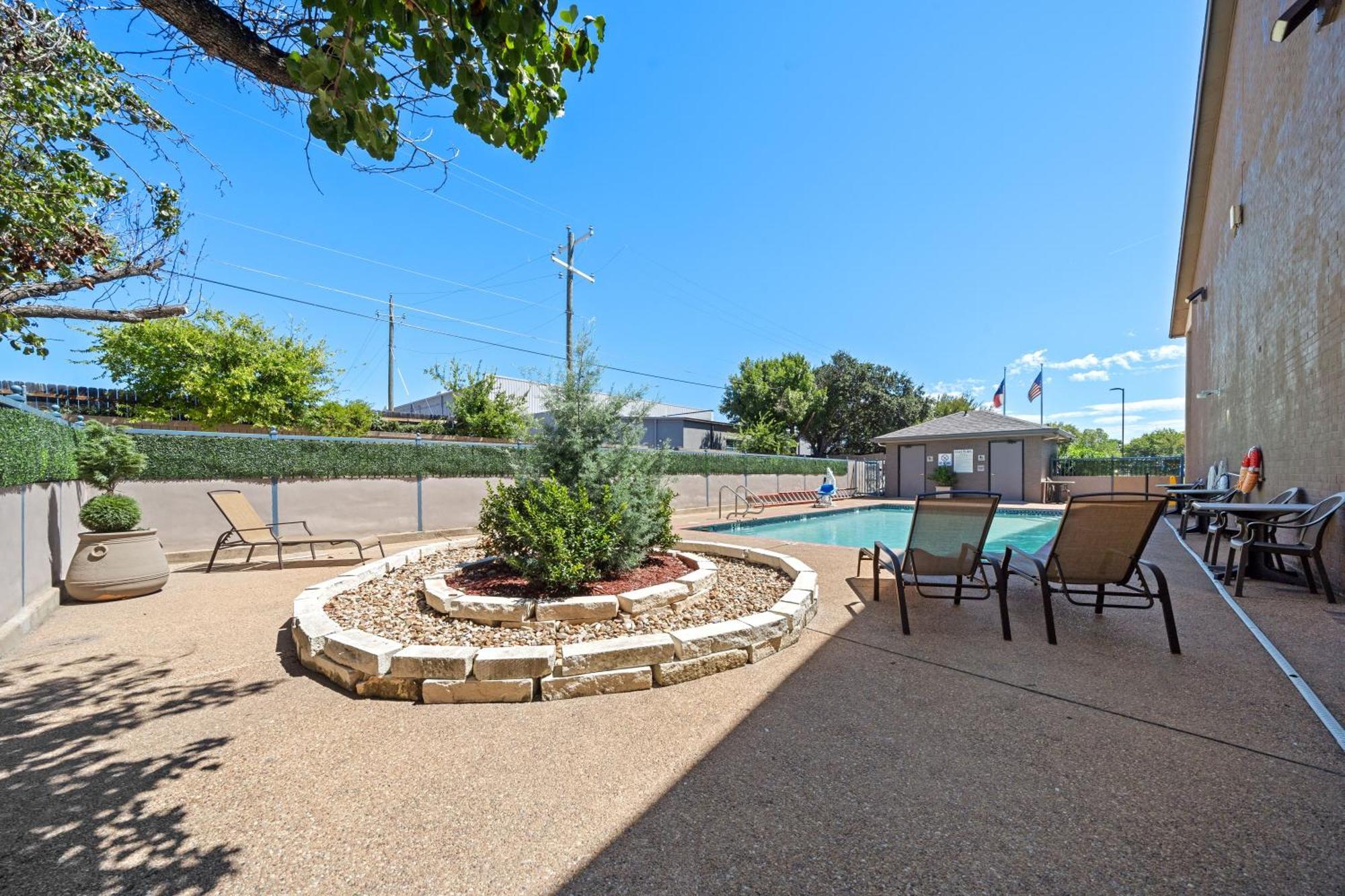 Days Inn By Wyndham Round Rock Esterno foto