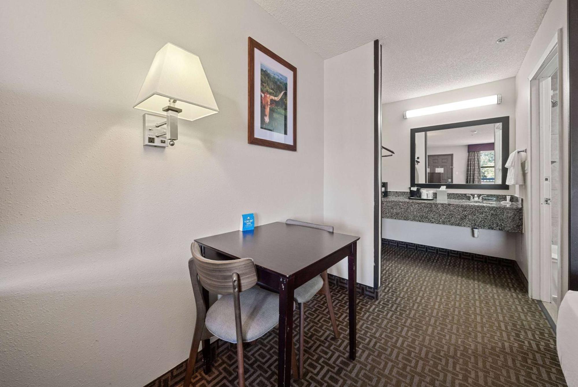 Days Inn By Wyndham Round Rock Esterno foto