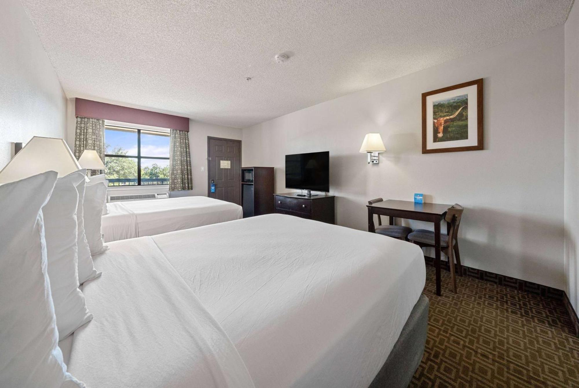 Days Inn By Wyndham Round Rock Esterno foto